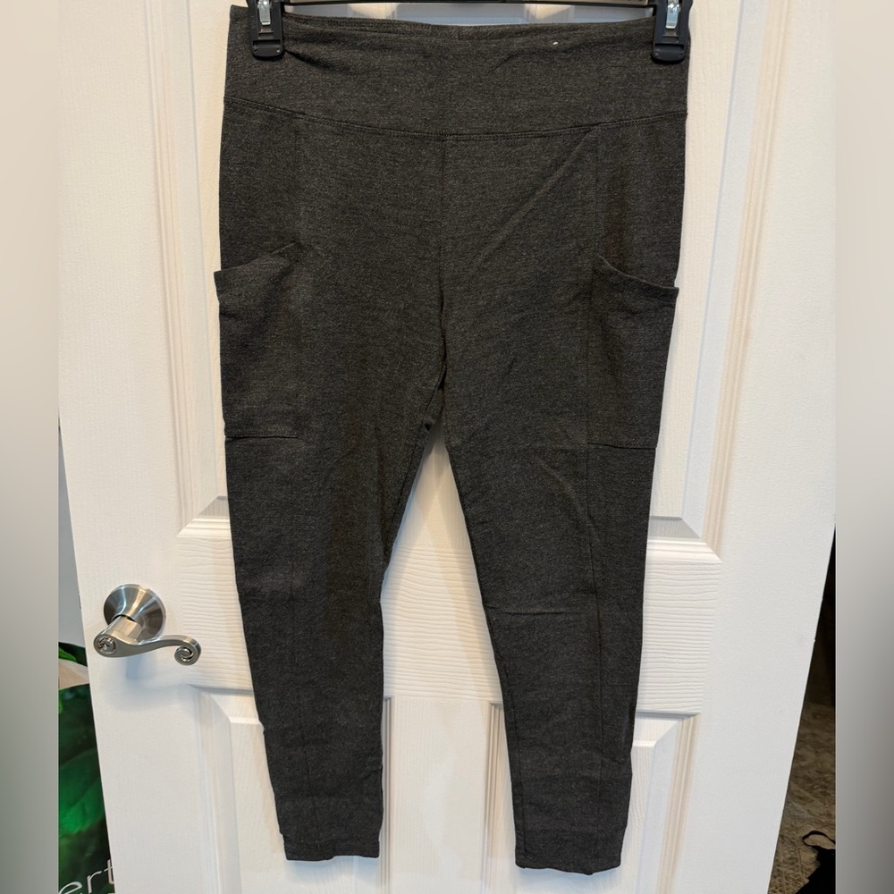 Gray leggings with pockets